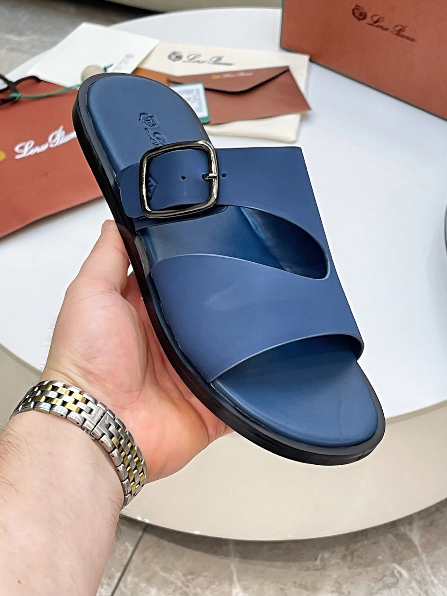 Men's shoes 💰420 Loro Piana, LP's popular spring and summer slippers are synchronized with the new counters, uppers are imported cowhide fabrics from Italy, high-quality splicing technology, soles: original soles specially provided by the original factory, exclusive molded soles are super comfortable, original factory orders, 🔍🔍high quality, you can go in and out of the counter at will, welcome to compare, code number 39-44 (order 38 45 46)